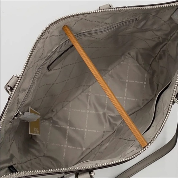 MICHAEL KORS CHARLOTTE LARGE TOP ZIP  Tote bag - Picture 10 of 16
